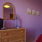 Bed and breakfast People *