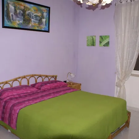 Bed and breakfast People *